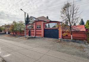 Дом 811м&sup2;, 3-этажный, участок 37 сот.  