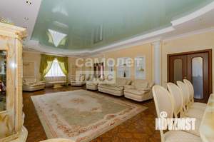 Коттедж 475м², 3-этажный, участок 6 сот.  