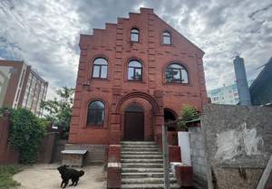 Дом 400м&sup2;, 3-этажный, участок 8 сот.  