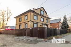 Дом 450м&sup2;, 3-этажный, участок 570 сот.  