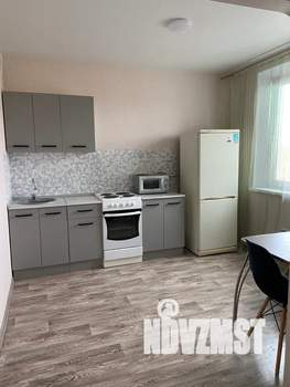 1-к квартира, посуточно, 37м2, 4/10 этаж