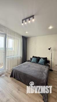 Студия квартира, посуточно, 35м2, 3/20 этаж