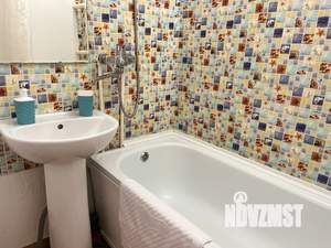 Студия квартира, посуточно, 28м2, 1/18 этаж