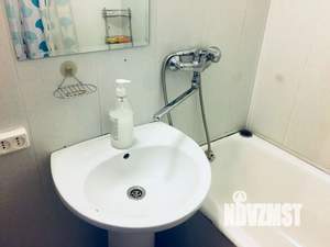 1-к квартира, посуточно, 42м2, 4/10 этаж