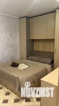 Студия квартира, посуточно, 43м2, 18/18 этаж