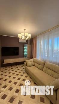 Студия квартира, посуточно, 43м2, 18/18 этаж