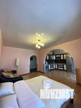 Студия квартира, посуточно, 42м2, 7/9 этаж