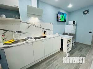 Студия квартира, посуточно, 41м2, 1/10 этаж