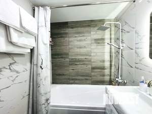 Студия квартира, посуточно, 41м2, 1/10 этаж