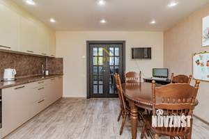 2-к квартира, вторичка, 64м2, 1/10 этаж