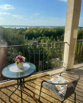 4-к квартира, вторичка, 220м2, 3/3 этаж