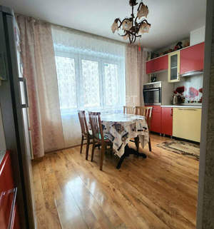 2-к квартира, вторичка, 62м2, 1/10 этаж