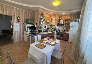 2-к квартира, вторичка, 65м2, 4/4 этаж