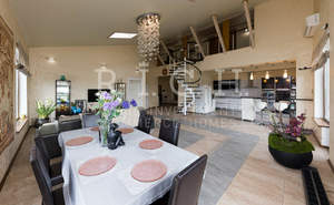 4-к квартира, вторичка, 220м2, 3/3 этаж