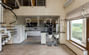 4-к квартира, вторичка, 220м2, 3/3 этаж