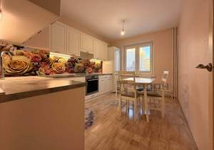 2-к квартира, вторичка, 54м2, 1/10 этаж