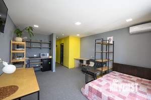 Студия квартира, вторичка, 32м2, 18/25 этаж