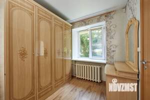 2-к квартира, вторичка, 39м2, 1/4 этаж